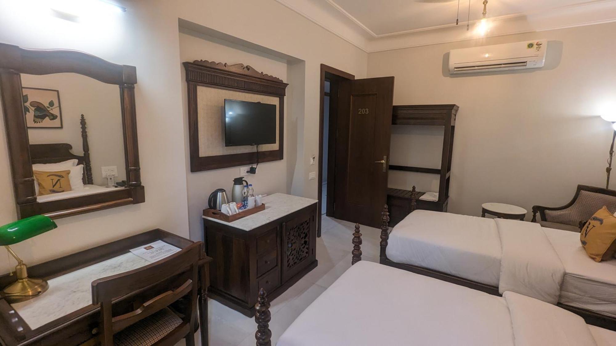 Hotel Naren Villa Udaipur Bagian luar foto